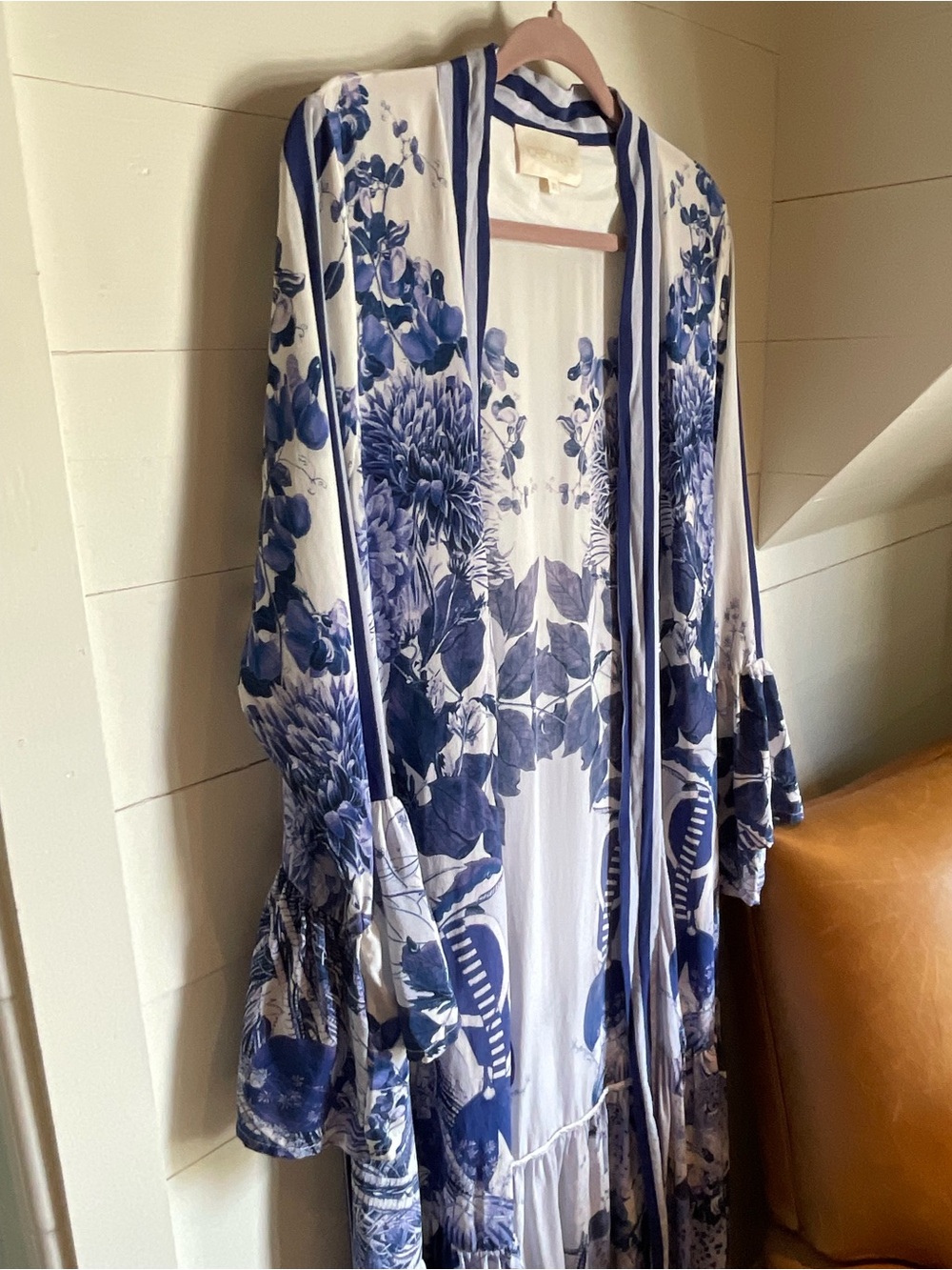Blue & White Floral Long Robe Kimono by - Picture 3 of 7
